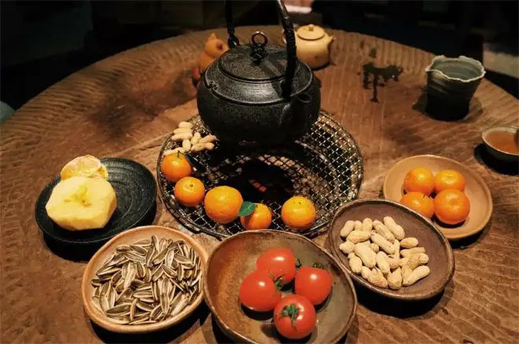 圍爐煮茶：起一爐火，煮兩碗茶，聊三餐四季，話五谷豐登(圖1)