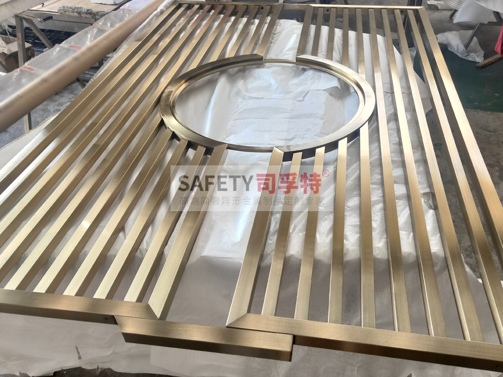 金屬屏風(fēng)（不銹鋼屏風(fēng)、鋁雕屏風(fēng)）安裝過(guò)程和步驟講解(圖4)