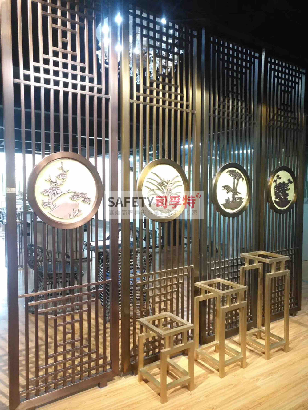 不銹鋼屏風(fēng)隔斷有哪些特點(diǎn)[司孚特金屬屏風(fēng)，不銹鋼屏風(fēng)](圖4)